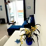 Blue Lagoon 12 לאצ'י